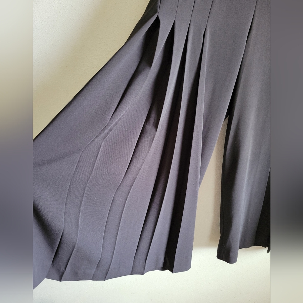 Women's Pleated Black Wide-Leg Cropped Dress Pants - Picture 3 of 5